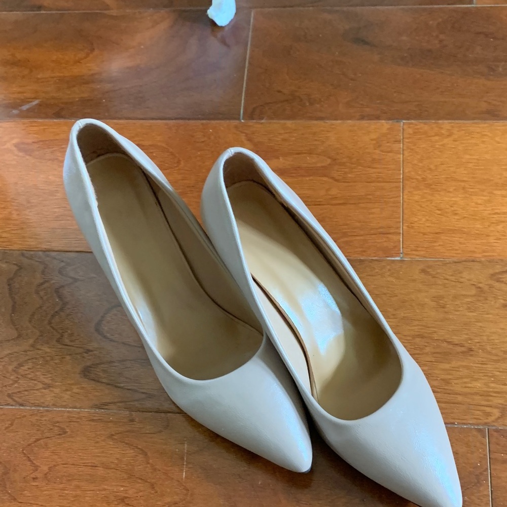 Elegant Cream Women's Pumps